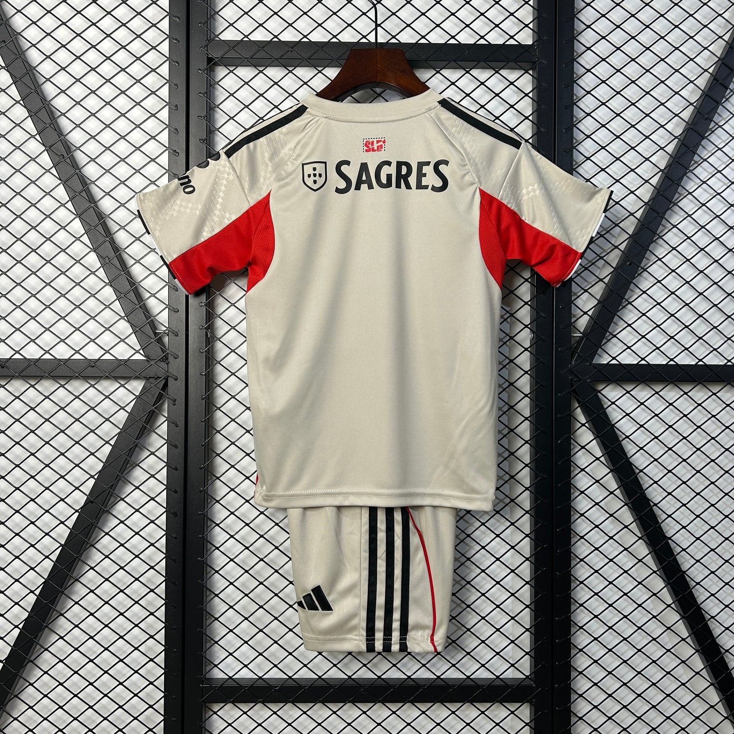 Kit Criança Benfica 2025-26 Alternativo Bege ENTREGA IMEDIATA