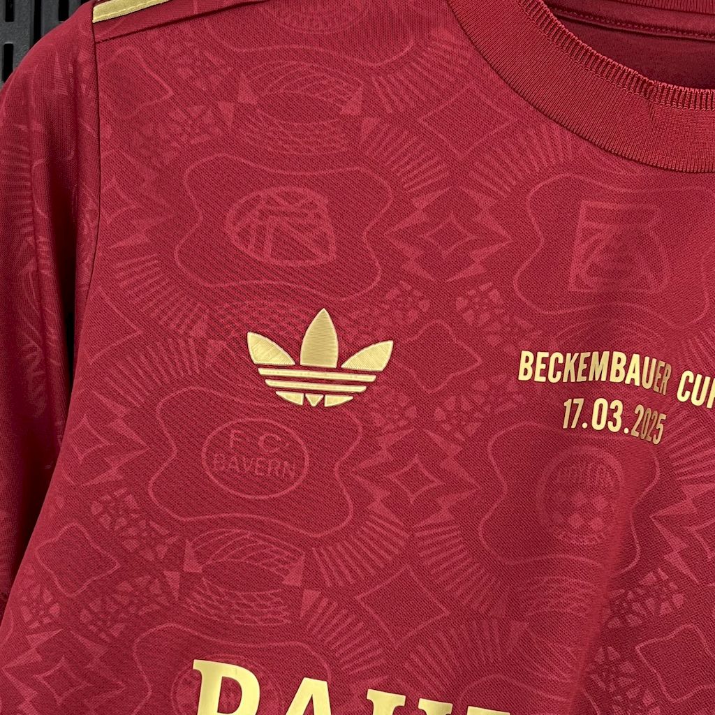 Camisola Bayern München 2025-26 Edição 125º Aniversario Beckenbauer Cup
